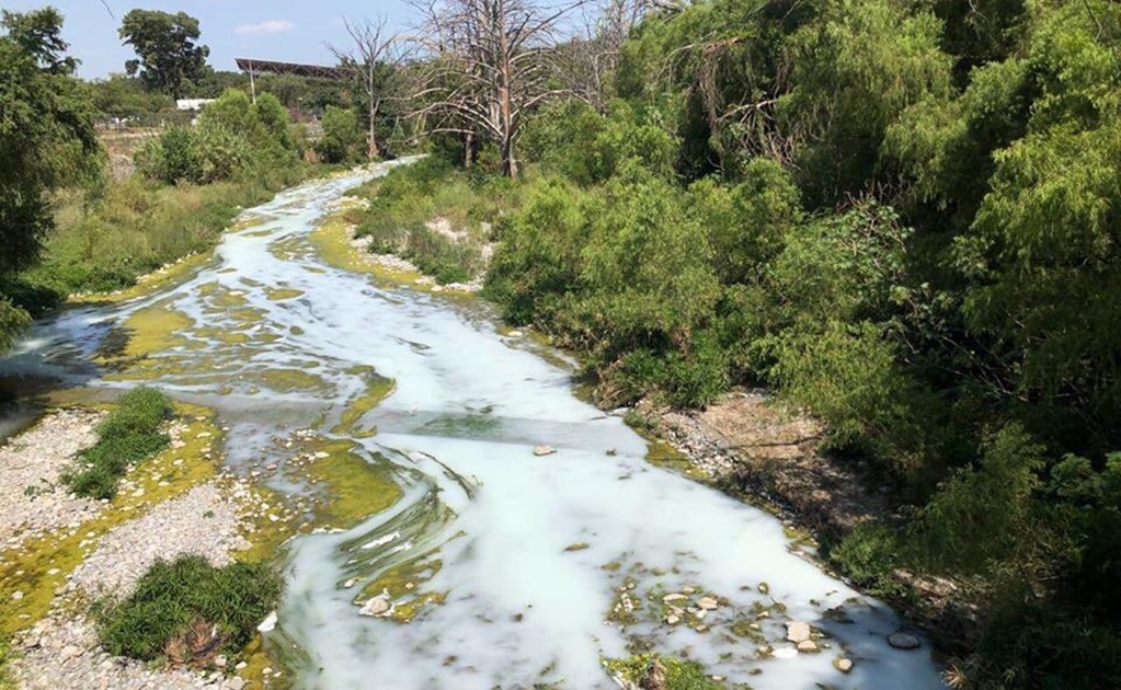 Extraen 30 mil litros de pegamento en río de Nuevo León