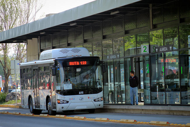 Domínguez no descarta aumento de  pasaje 