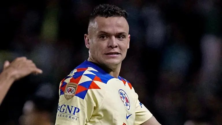 El américa, molesto porque clubes de la MLS buscan al cabecita Rodríguez