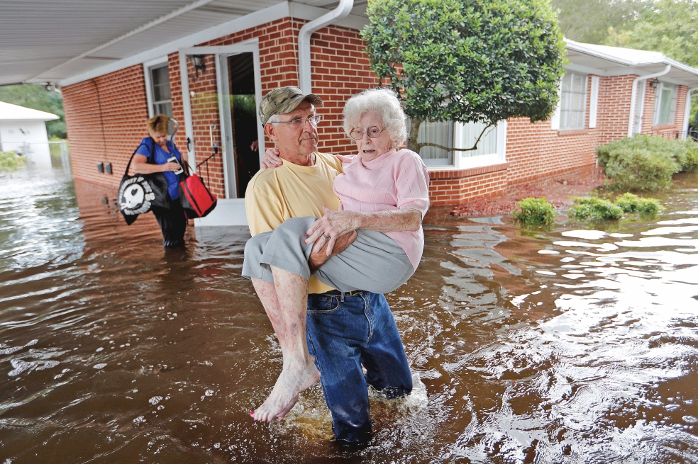 Inundaciones en Medio Oeste de EU dejan un muerto, un puente caído y miles de evacuados