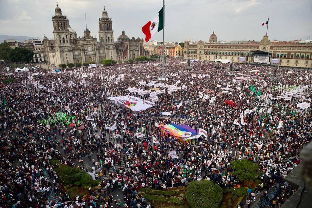 Así fue el mitin de AMLO por el 18 de Marzo en el Zócalo en imágenes