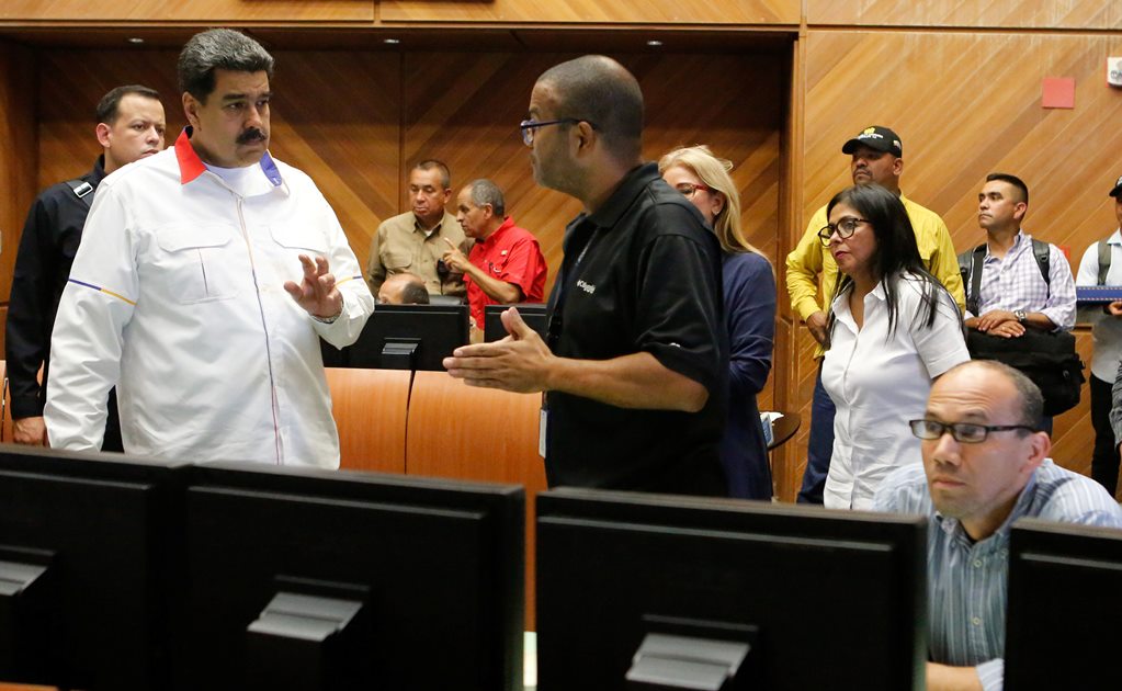 Maduro planea una reestructuración en su gabinete tras apagón