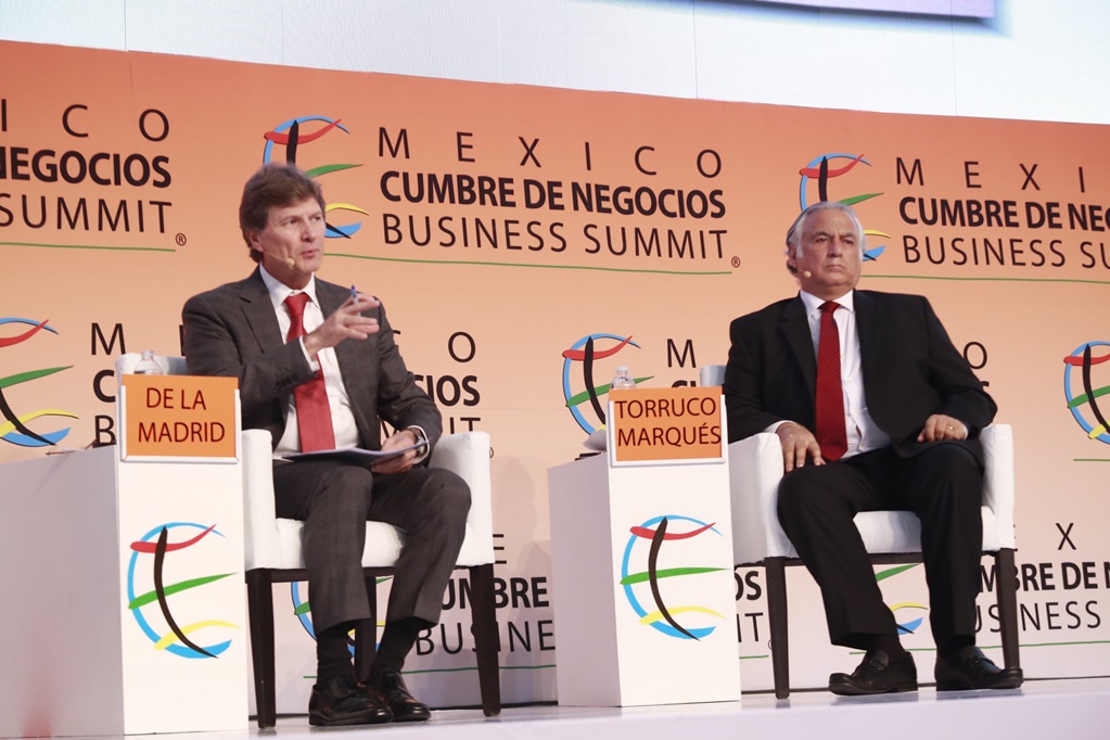 Secretarios de Turismo difieren por NAIM durante Cumbre de Negocios