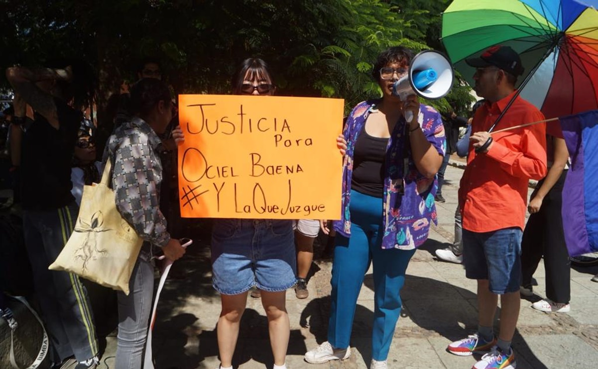 “¡Crimen pasional, mentira nacional!”: Exigen justicia para le magistrade Ociel Baena en Oaxaca