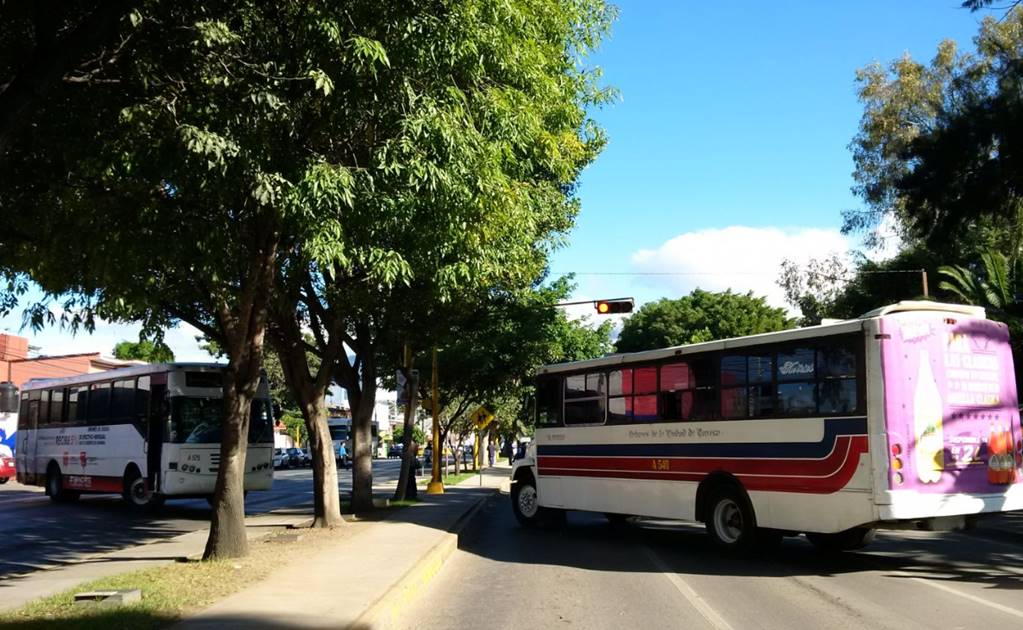 Empleados de la UABJO realizan bloqueo en Oaxaca