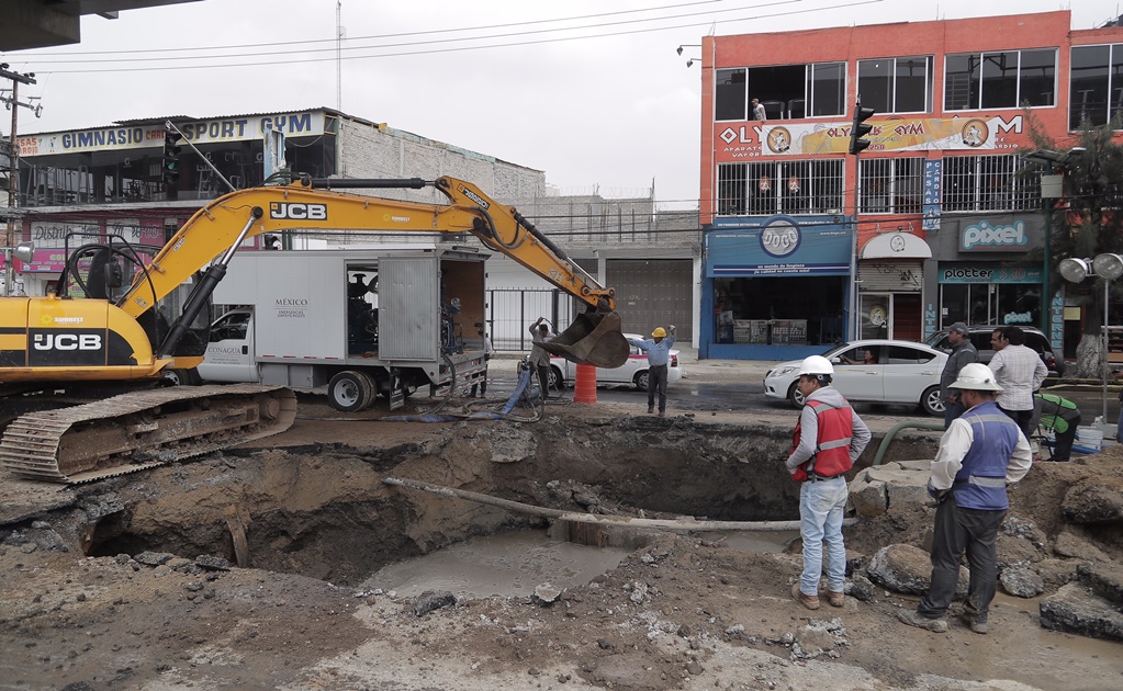 Levantan asfalto en Tláhuac por tubería rota tras sismo