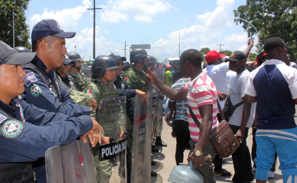 Protesta de haitianos y africanos en estación migratoria deja dos lesionados en Chiapas