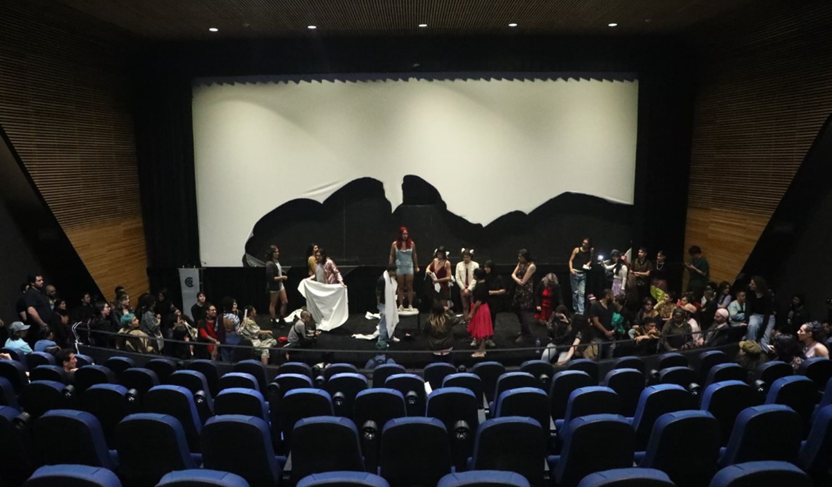 Buscan a responsables de dañar pantalla de la Cineteca Nacional