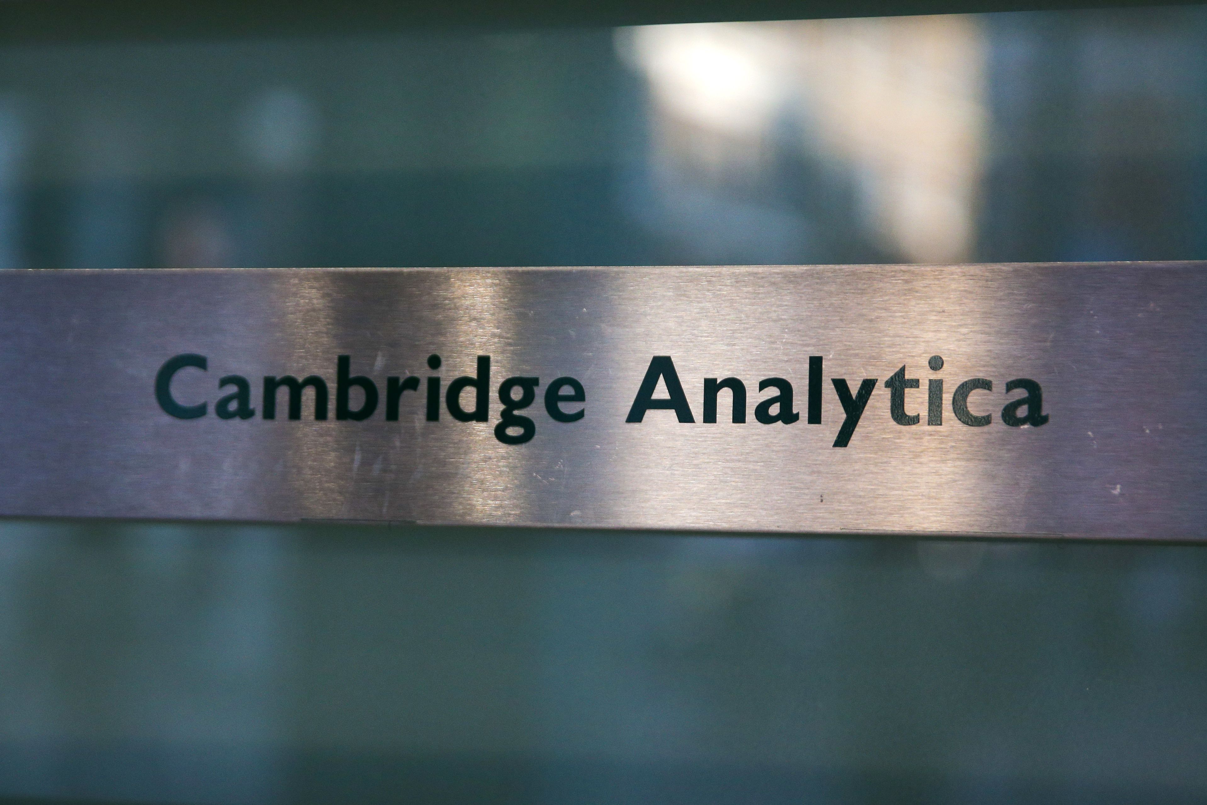 PRD pide investigar al PRI por presuntos nexos con Cambridge Analytica