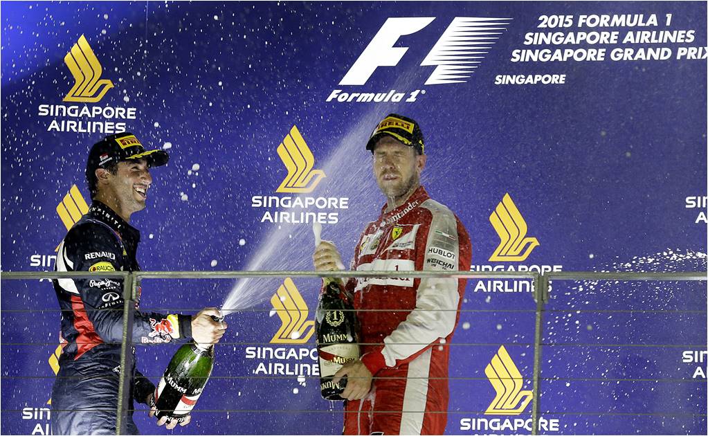Vettel conquista Singapur; Hamilton abandonó 