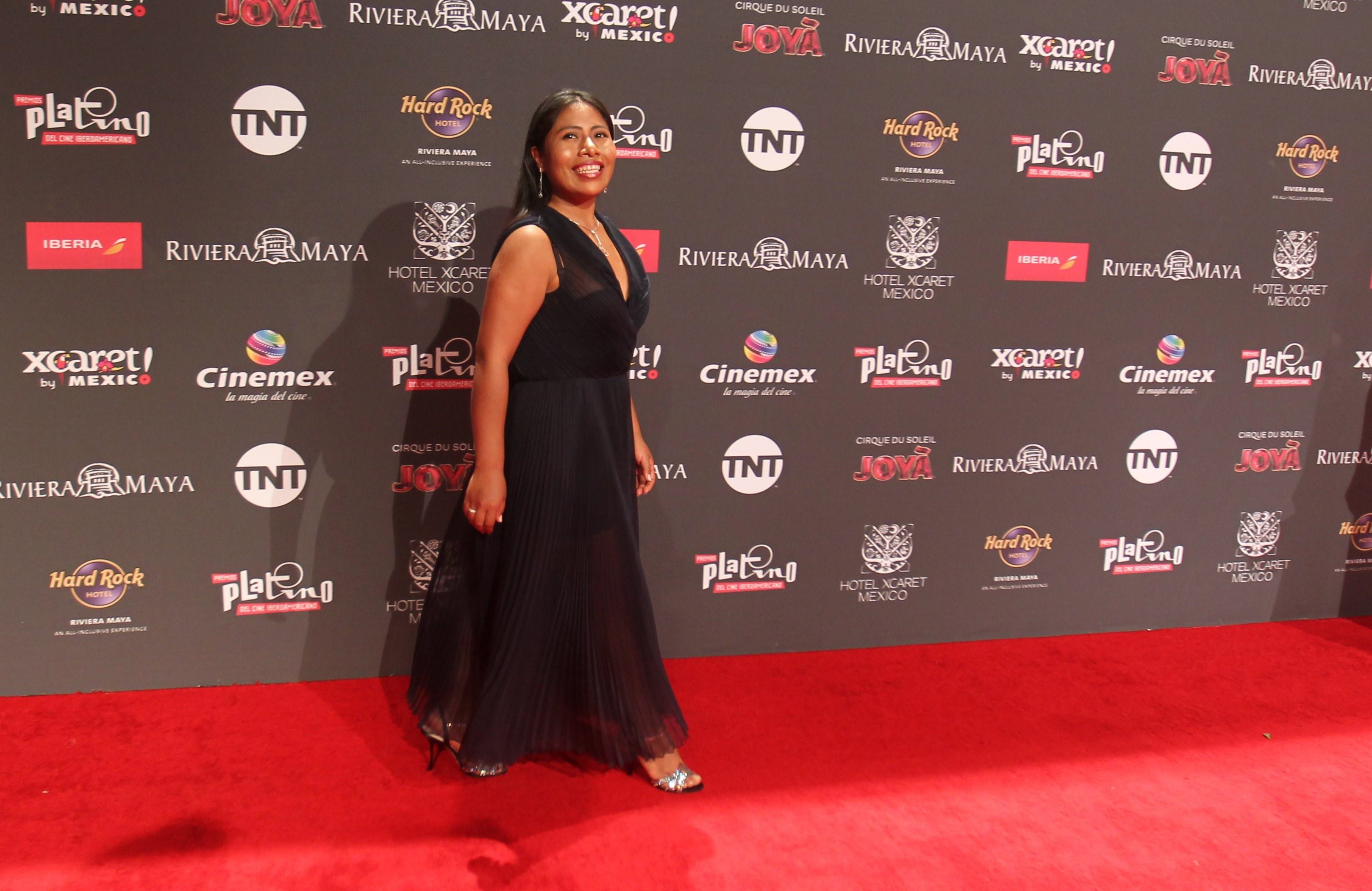 Yalitza confirma nuevos proyectos en alfombra roja de premios Platino 2019