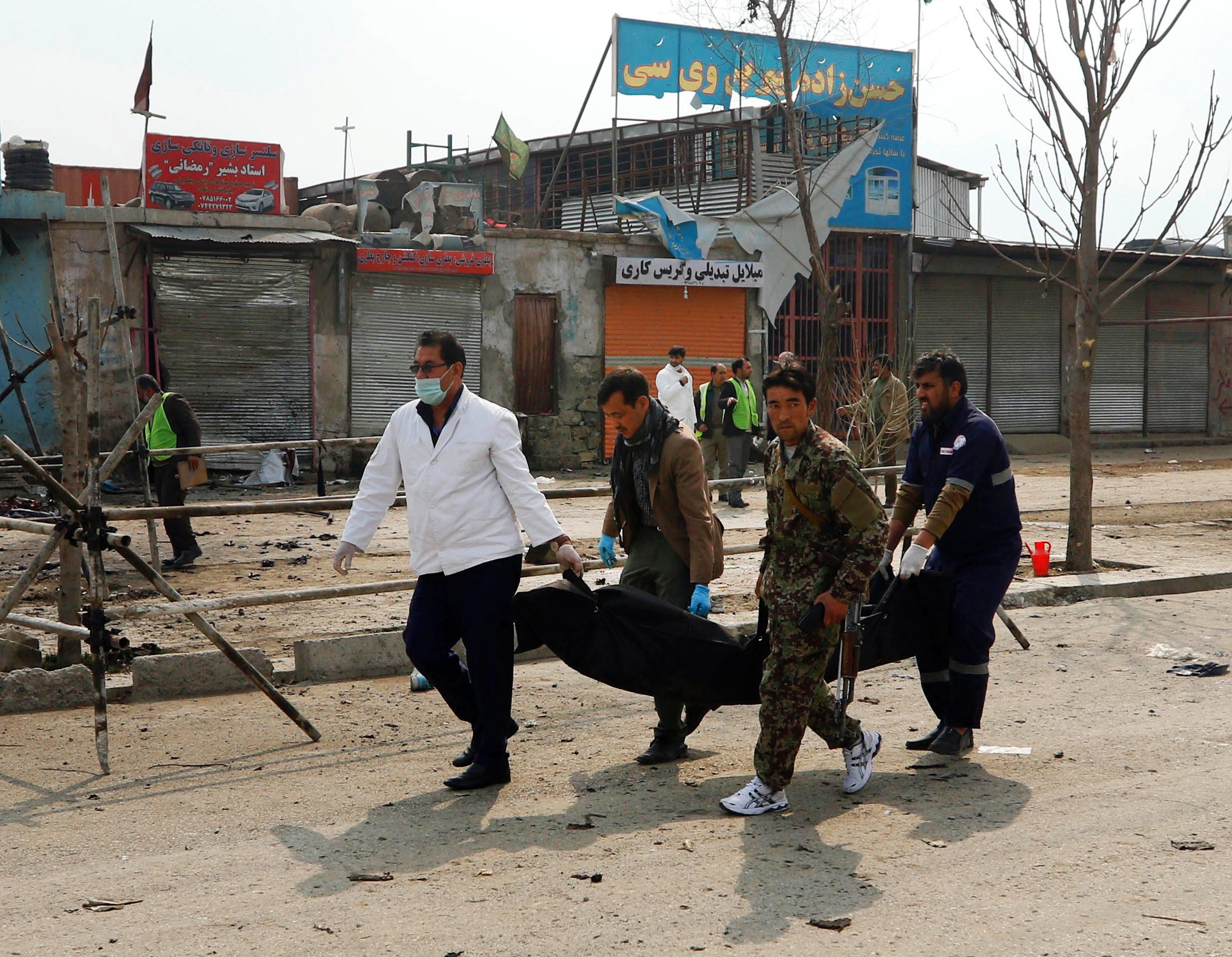 Atentado suicida deja nueve muertos en Kabul; EI reivindica el ataque