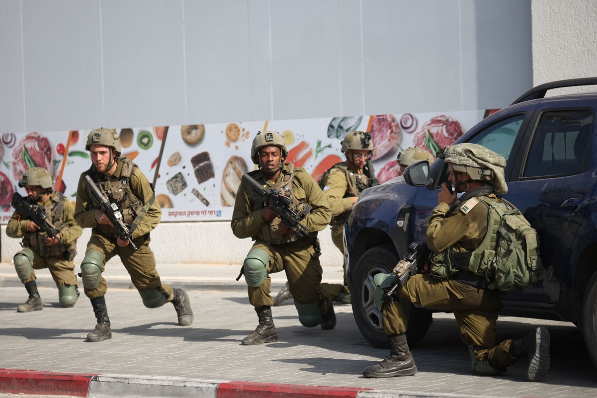 Van más de 100 muertos y 900 heridos en Israel por ataques de Hamas, reportan