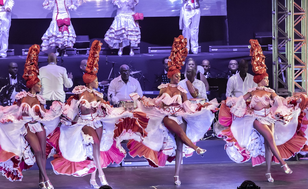 "Tropicana" llena las noches mexicanas de cabaret