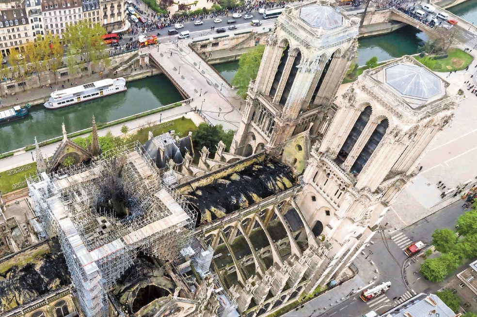 Lanzan concurso para restaurar aguja de Notre Dame 