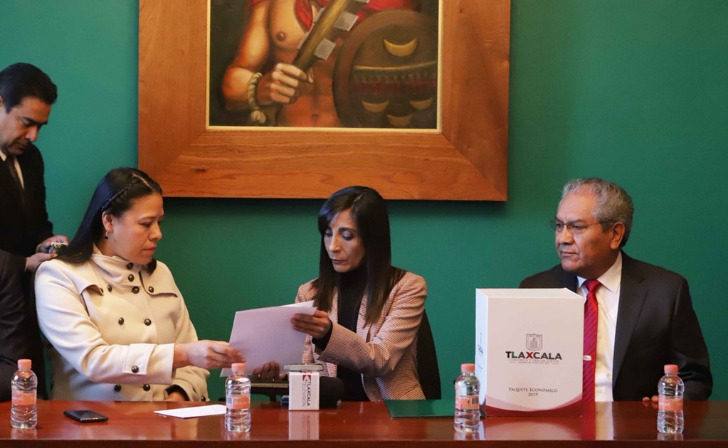 Gobierno de Tlaxcala entrega propuesta de paquete económico para 2019