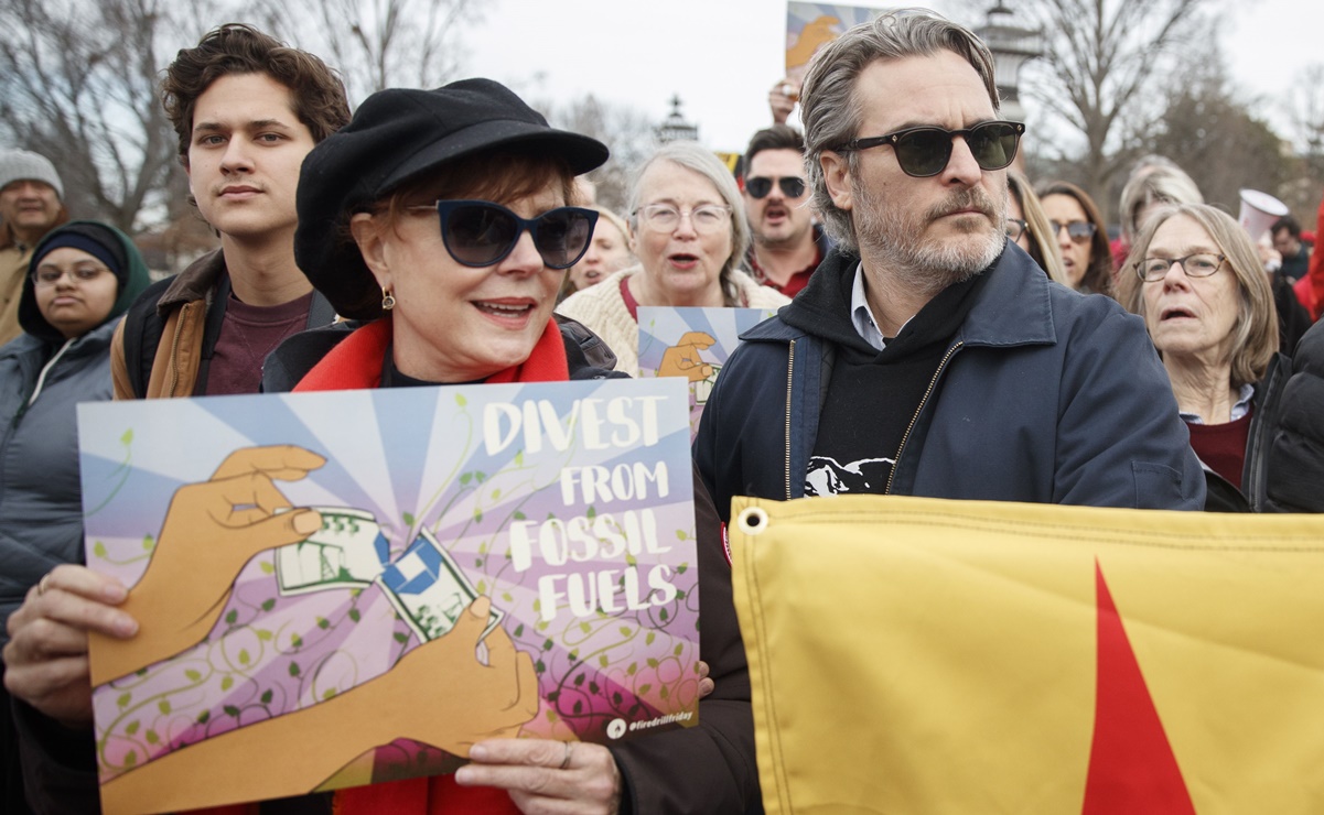 Arrestan a Joaquin Phoenix y Martin Sheen en manifestación contra el cambio climático ​​​