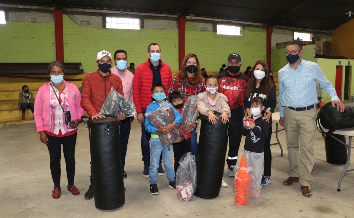 Equipan escuela de boxeo en beneficio de 100 niñas y niños en la Arena San Pablo Autopan 