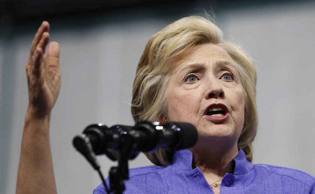 FBI encuentra nuevos documentos sobre emails de Hillary Clinton