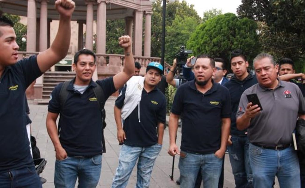 Trabajadores acusan despidos injustificados en llantera de San Luis Potosí