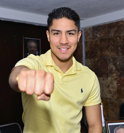 Jessie Vargas desea título welter CMB