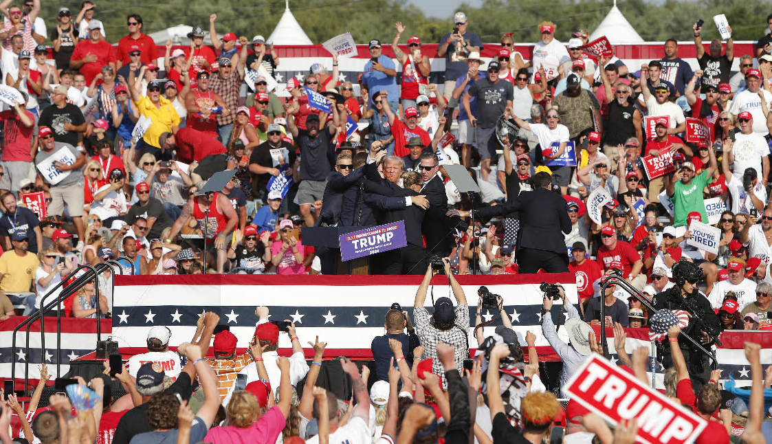 Pánico y plegarias durante tiroteo contra Trump en un mitin