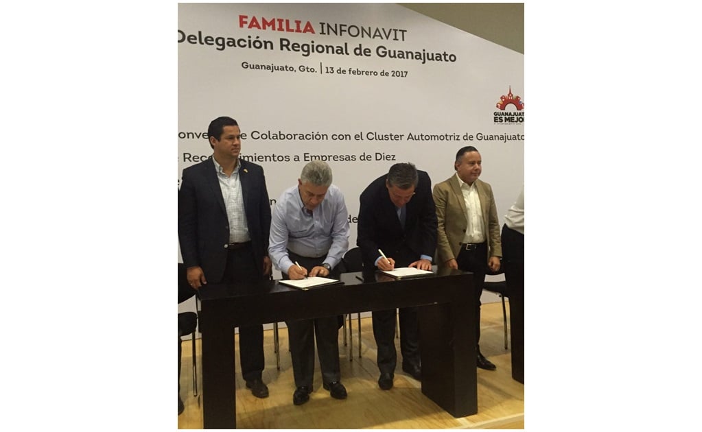 Infonavit firma convenio con el Clúster Automotriz de Guanajuato