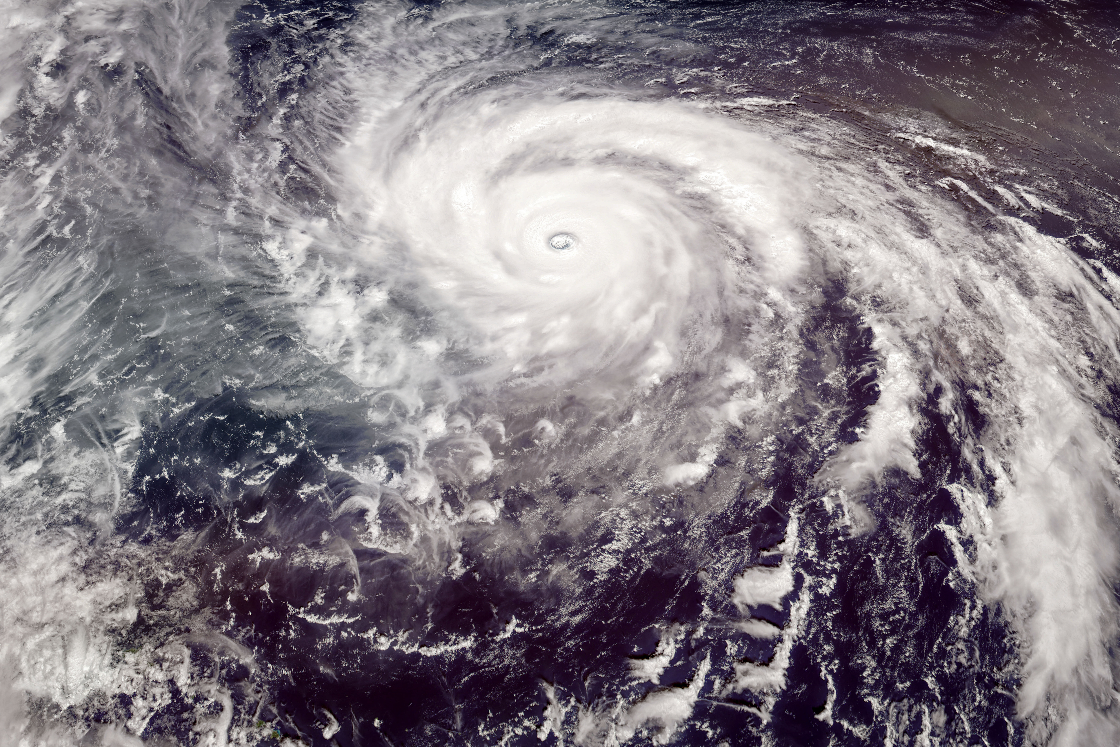Beryl se debilita a tormenta tropical, pero sigue amenaza de marejada ciclónica en Texas