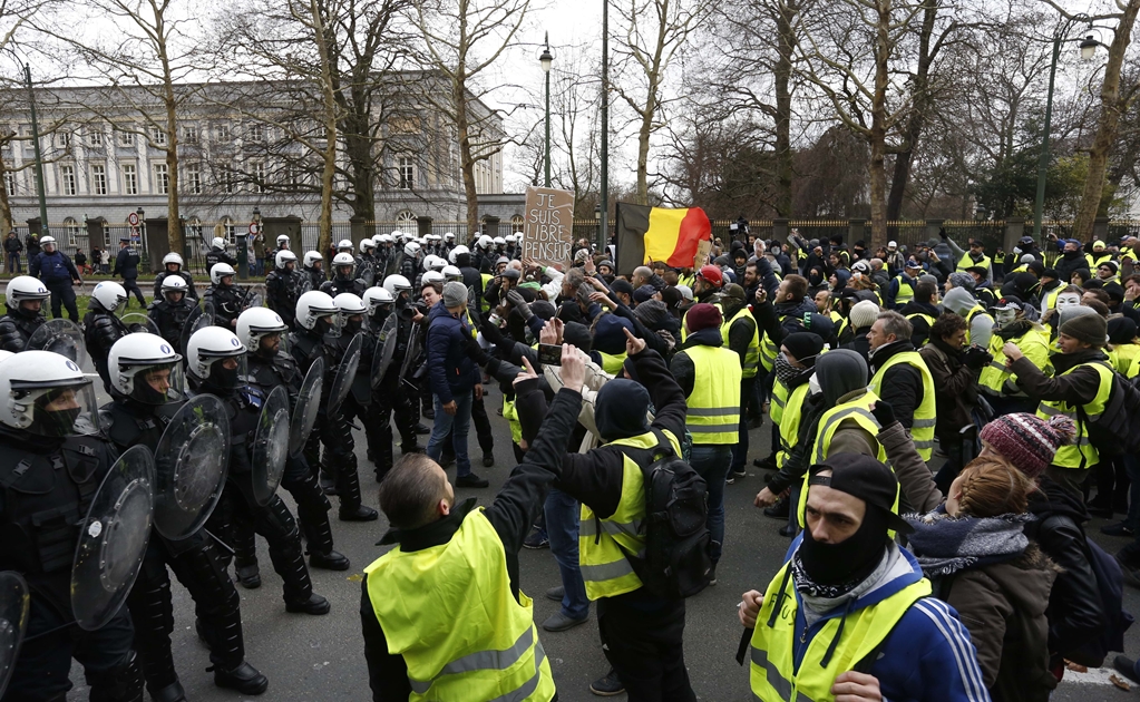 Detienen a cientos de "chalecos amarillos" en Bruselas