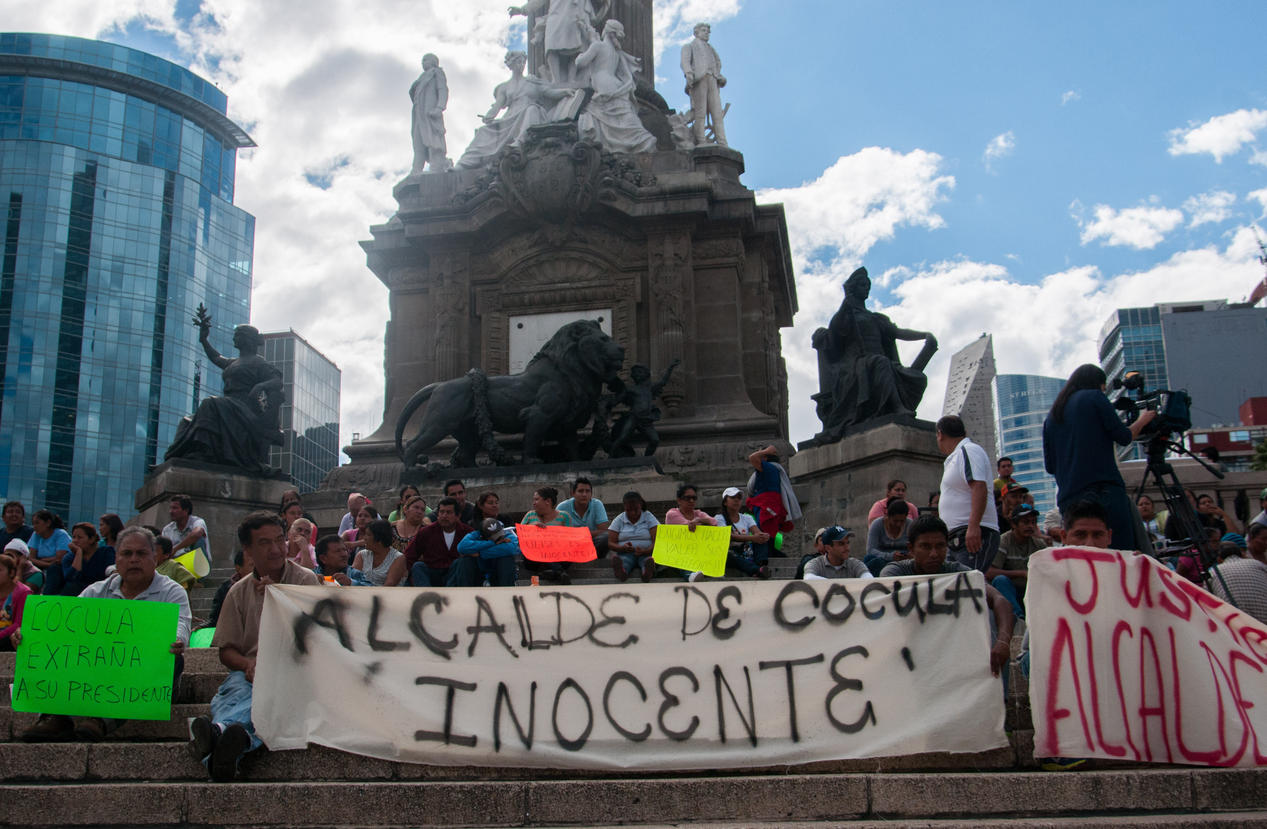 Protestan en la SEIDO; piden liberación de edil de Cocula