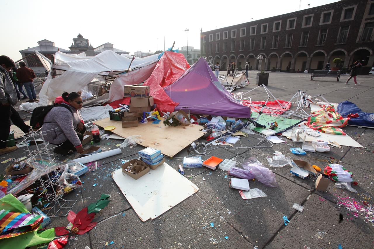 Desalojan a comerciantes ambulantes en Toluca