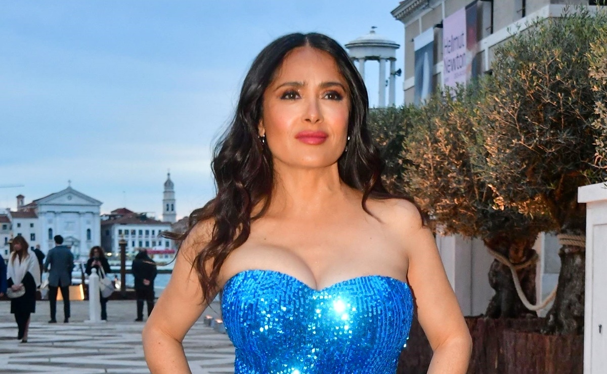 Salma Hayek arrasa Venecia con ajustado vestido de lentejuelas e indiscreto escote