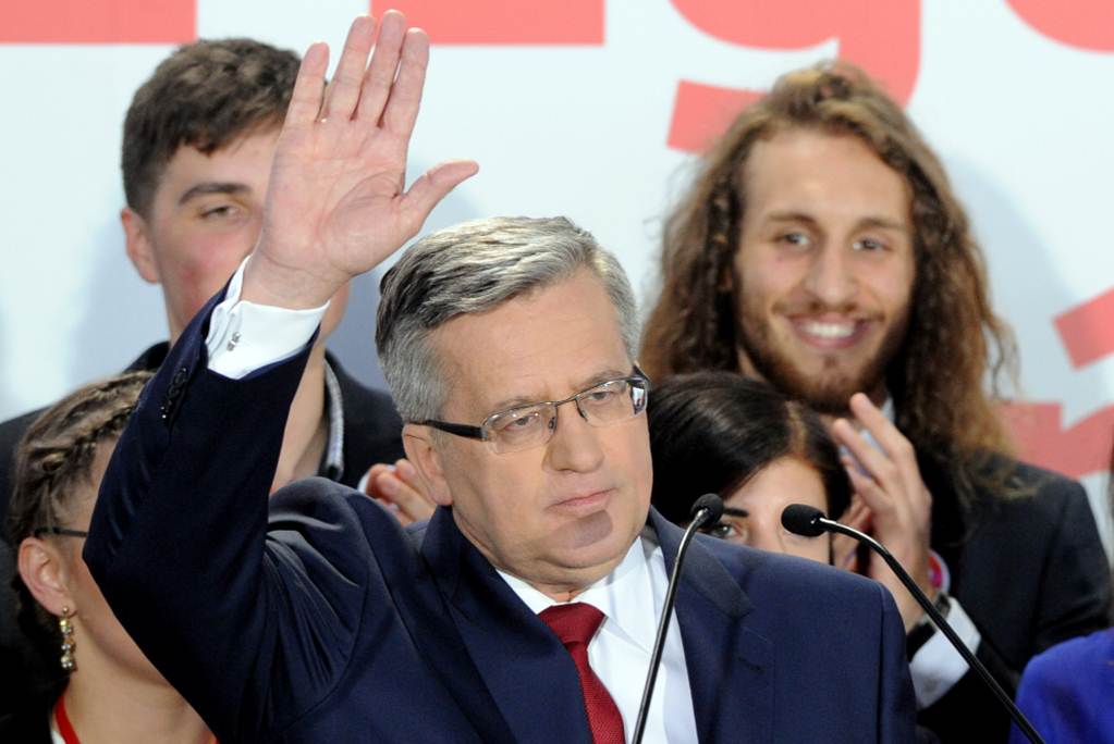 Presidente polaco reconoce derrota ante rival conservador