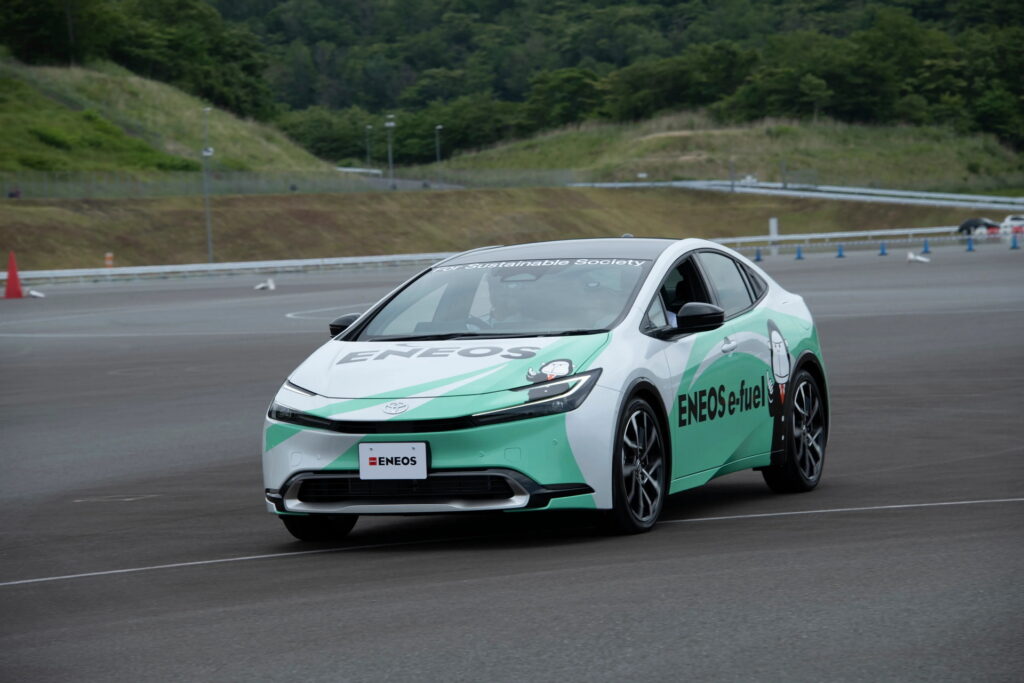 Toyota pone a prueba gasolina sintética