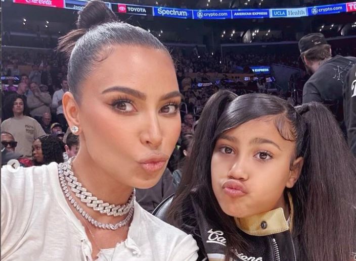 North West, hija de Kim Kardashian comparte nueva foto y llueven críticas para la socialité