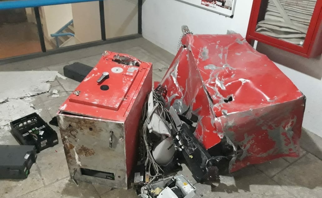Roban cajero automático con retroexcavadora en Hidalgo