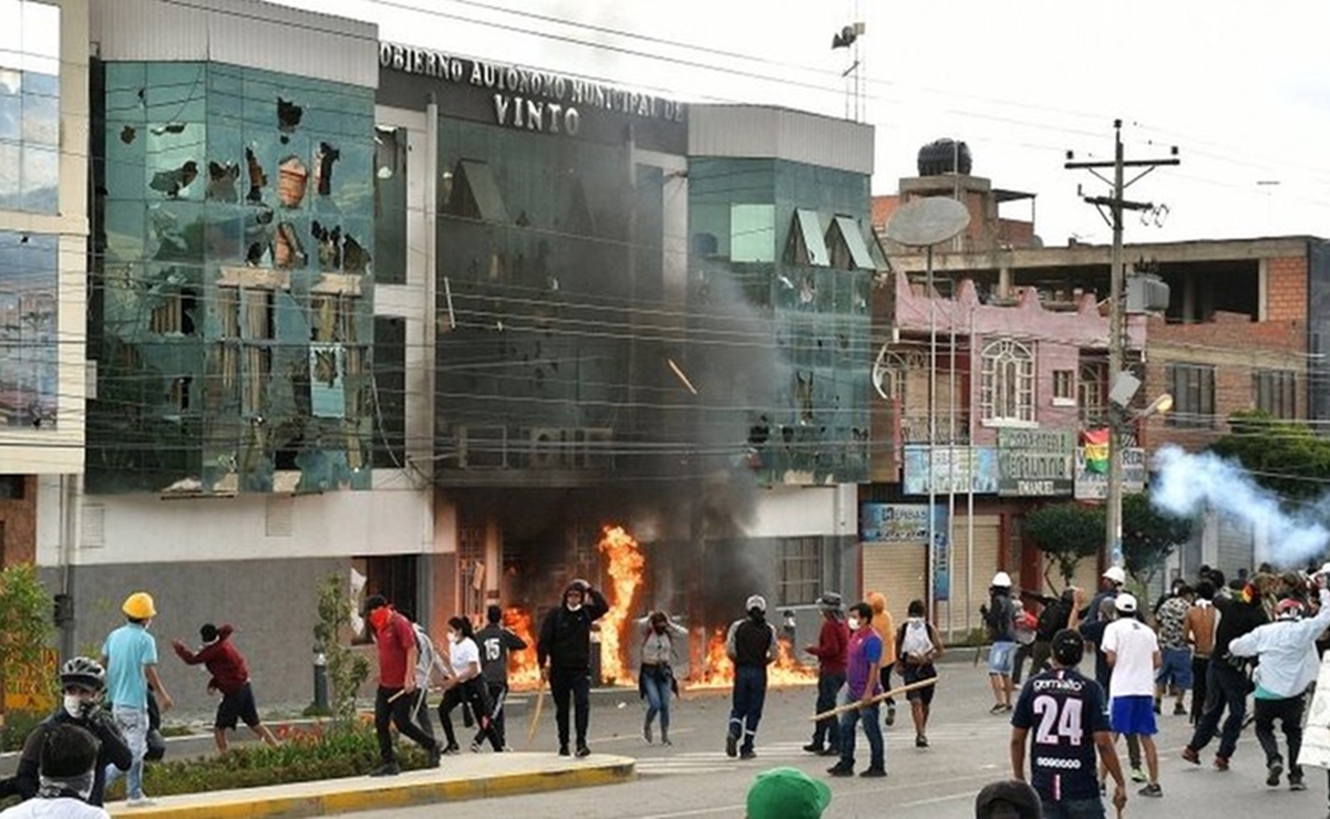 Continúan manifestaciones y violencia en Bolivia tras cuestionada victoria de Evo 