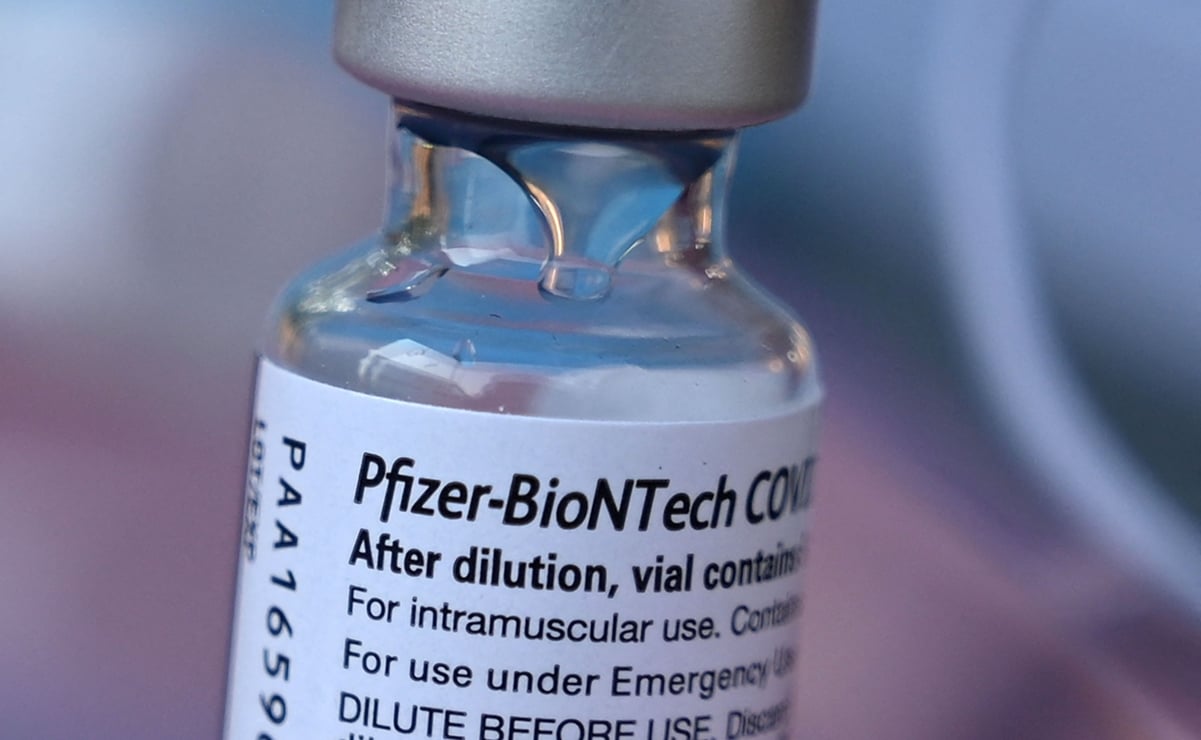 Eficacia de vacuna de Pfizer antiCovid, cae a 47% después de seis meses, según estudio 