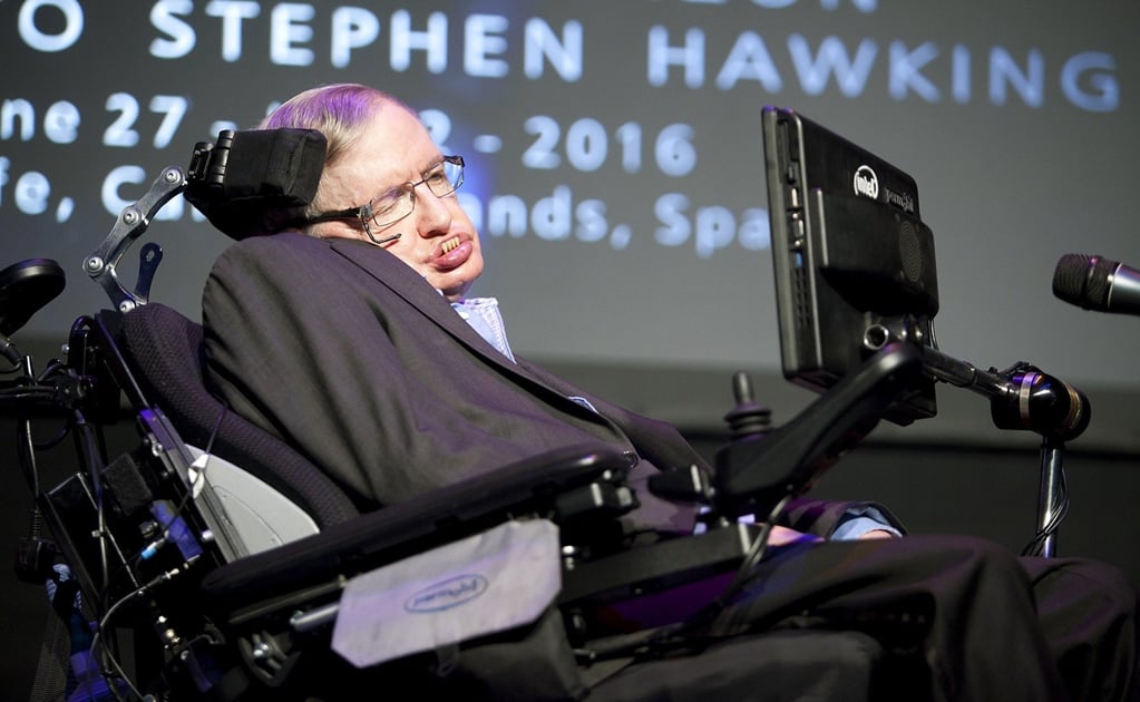 Stephen Hawking sale de alta de hospital en Roma