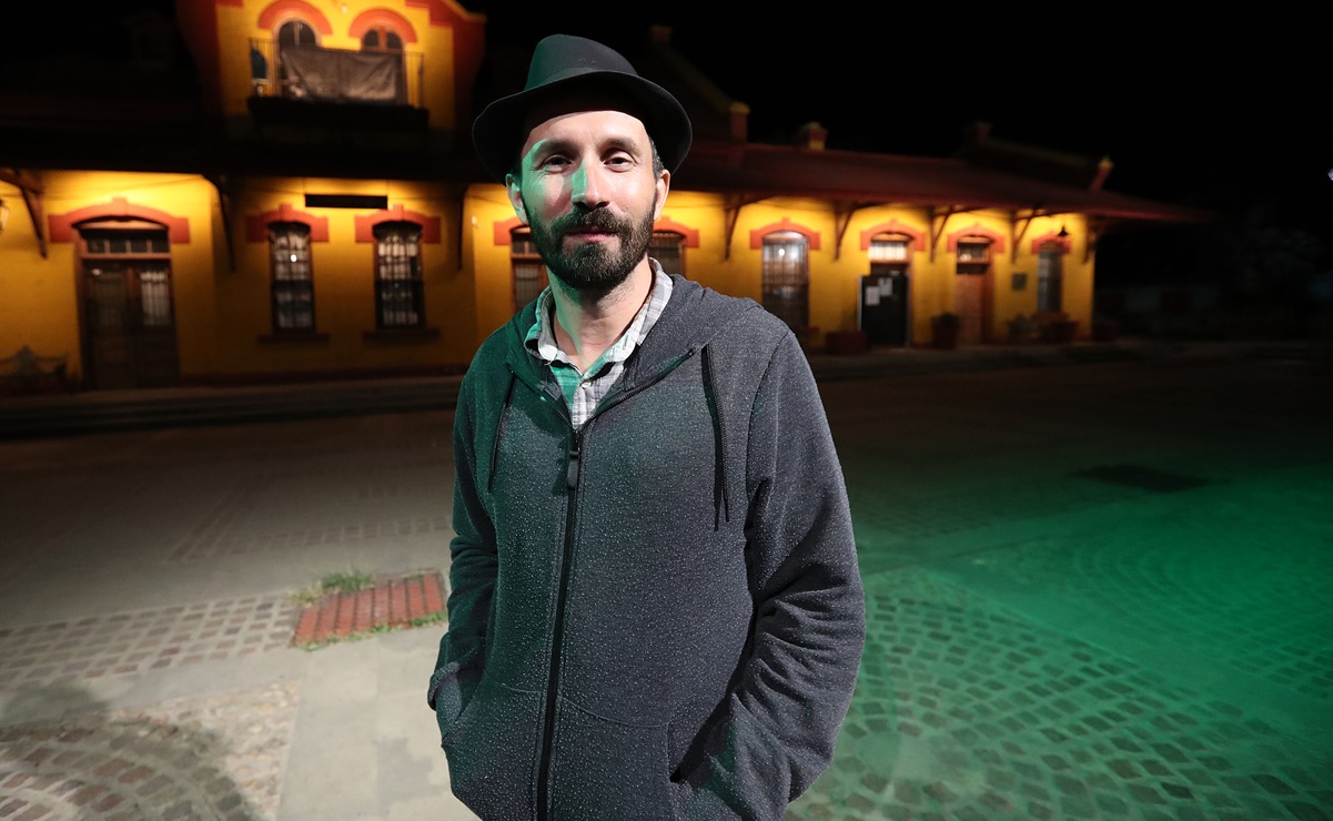 El artista teatral que prefirió dejar Francia para hablar de la desigualdad en México