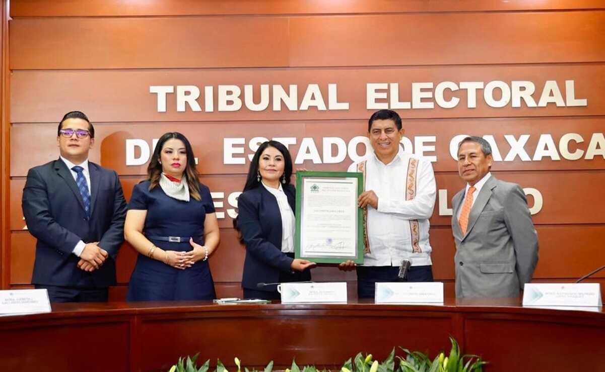 Tribunal Electoral de Oaxaca valida elección de gubernatura y entrega constancia a Salomón Jara