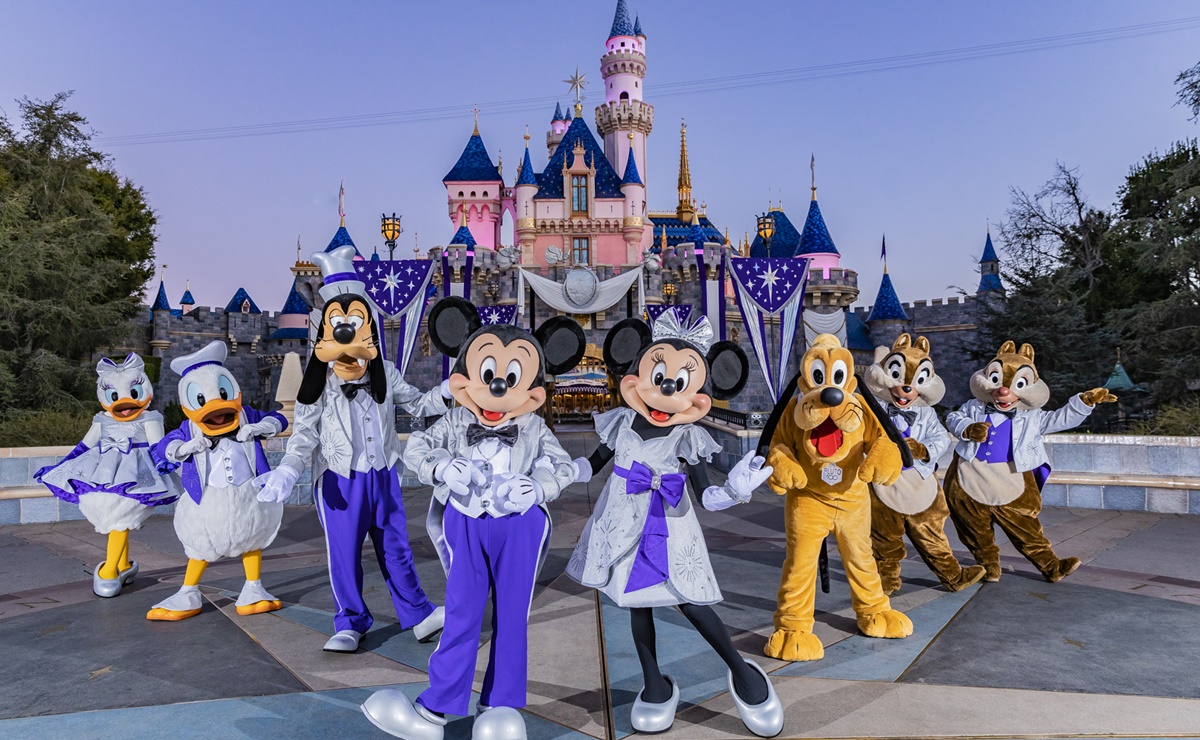 Disneyland Resort celebra Disney100 con nuevos espectáculos y atracción de Mickey