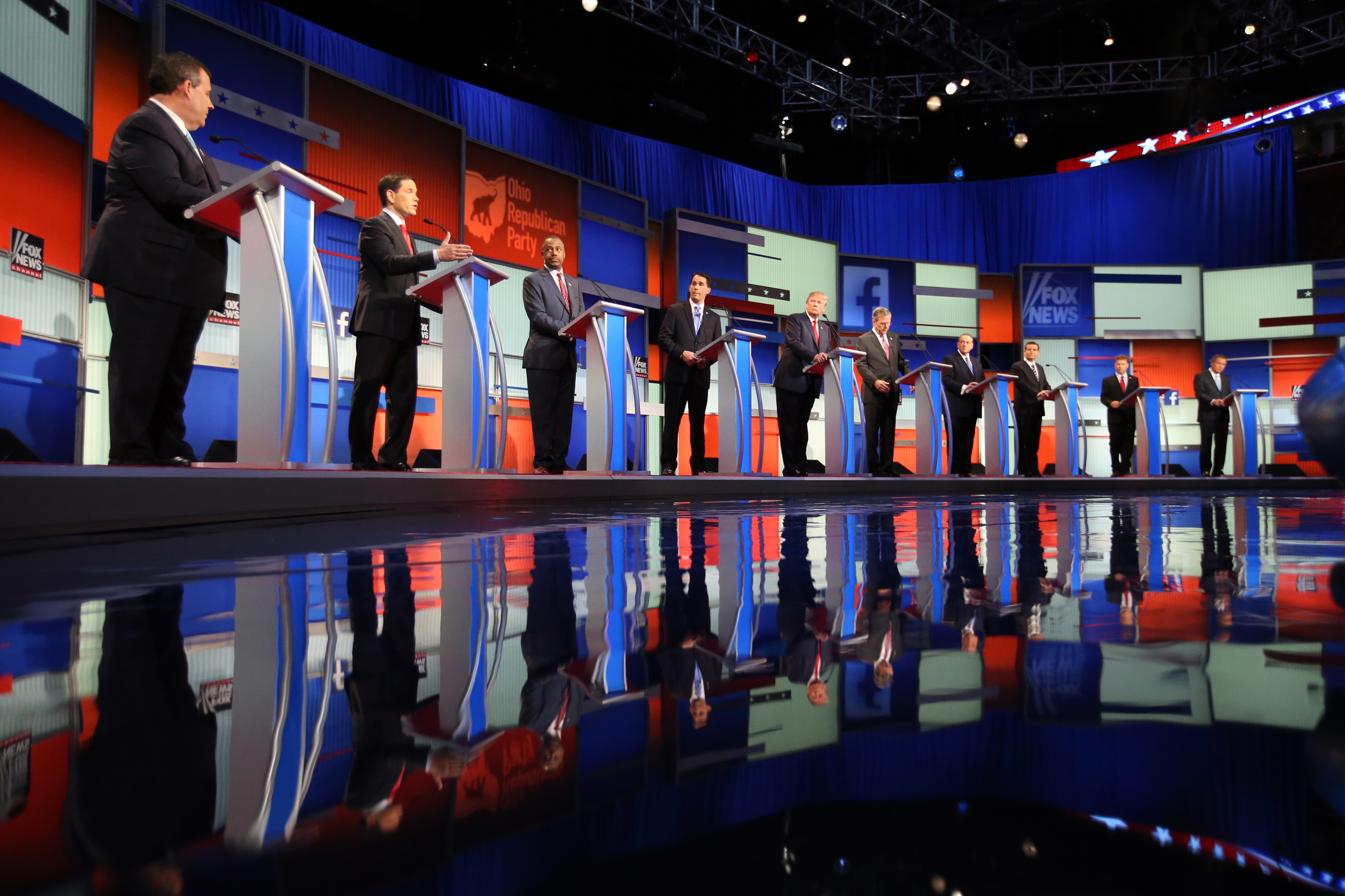 Candidatos republicanos rivalizan sobre dureza ante yihadistas