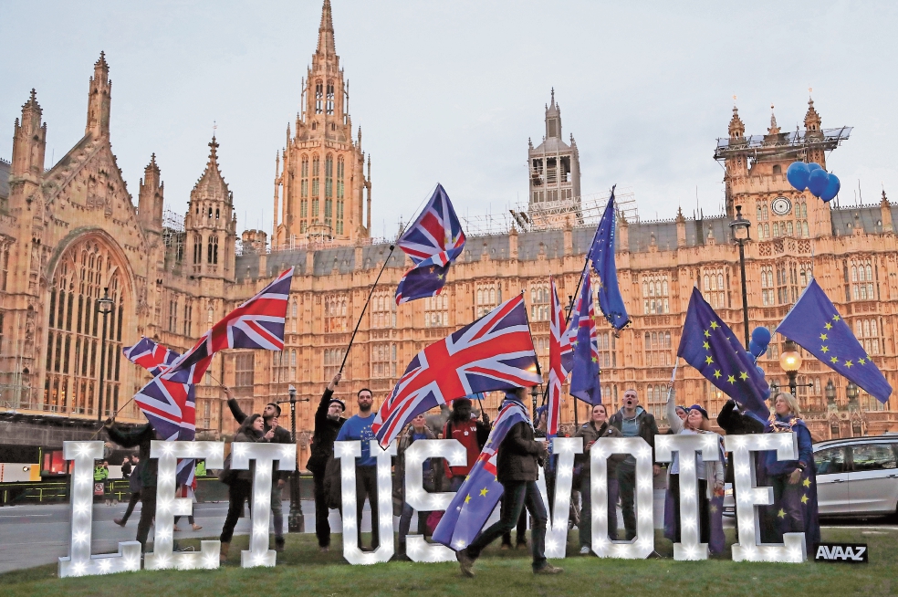 May ofrece su renuncia para salvar su pacto del Brexit     