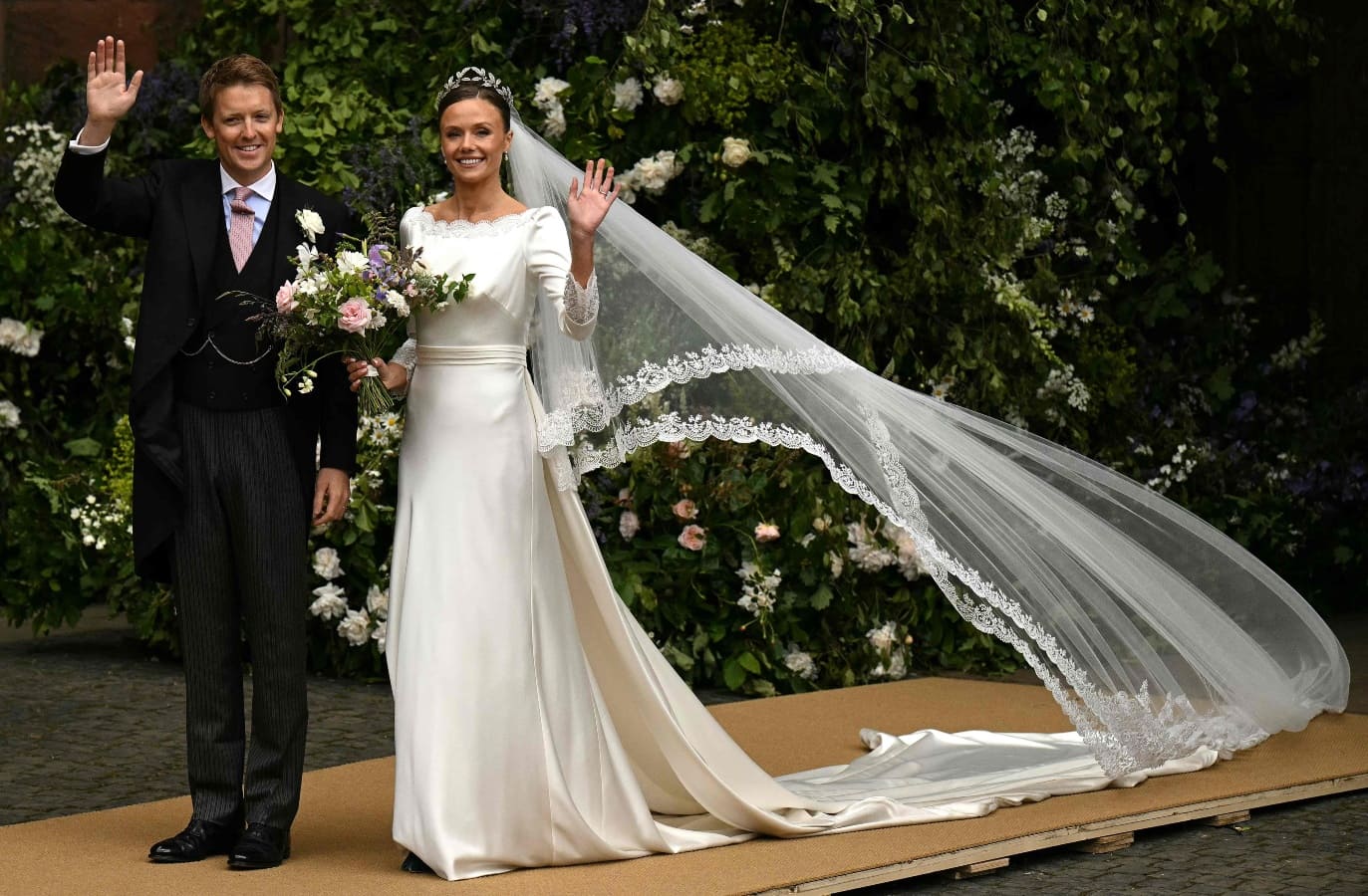 El impecable vestido de novia de Olivia Henson en su boda con Hugh Grosvenor