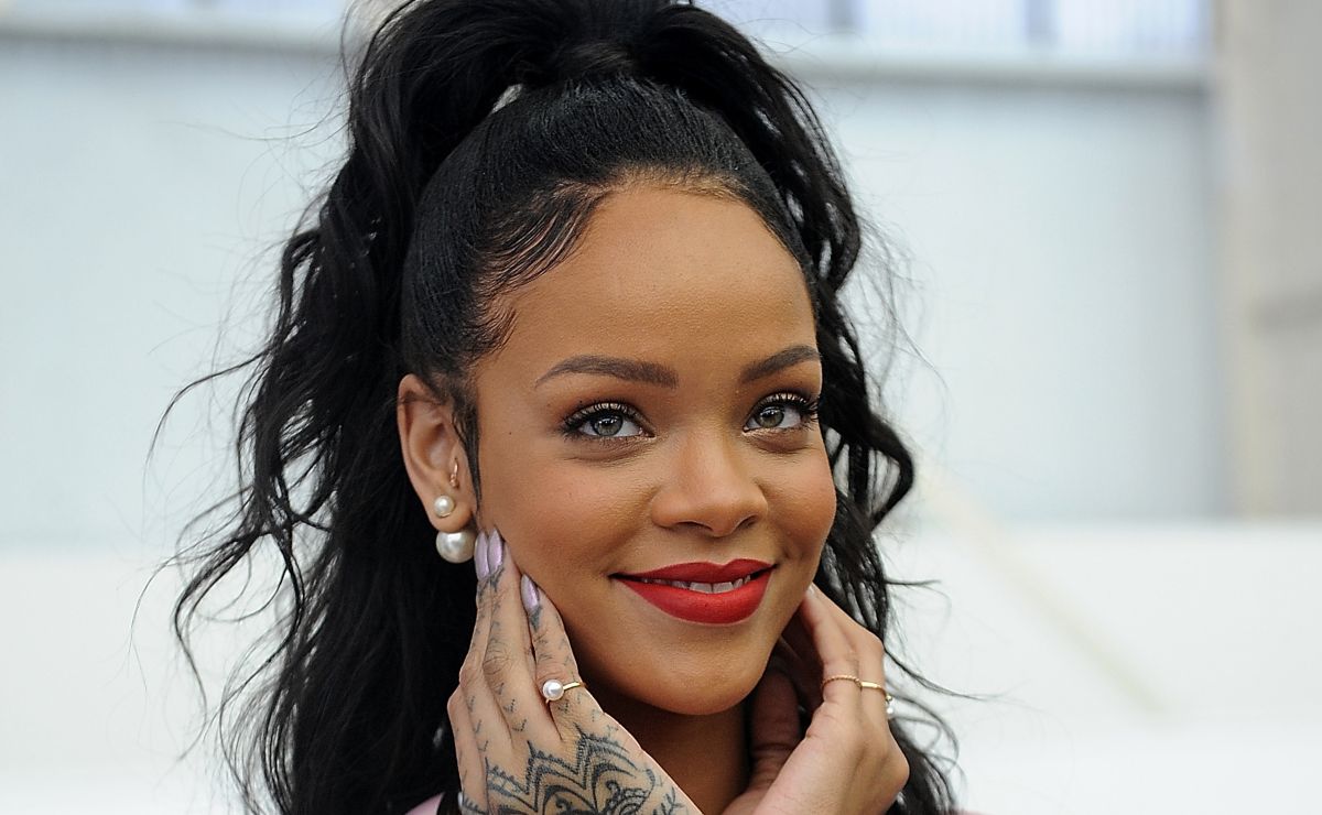 Rihanna incendia las redes con fotos en lencería