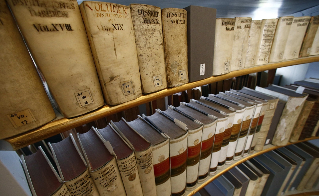 Descubren tres libros envenenados con arsénico en una biblioteca