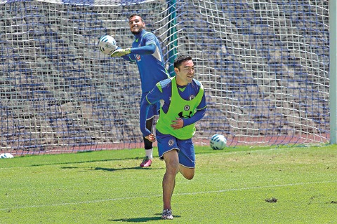 Tena abre las puertas a Marco Fabián para irse