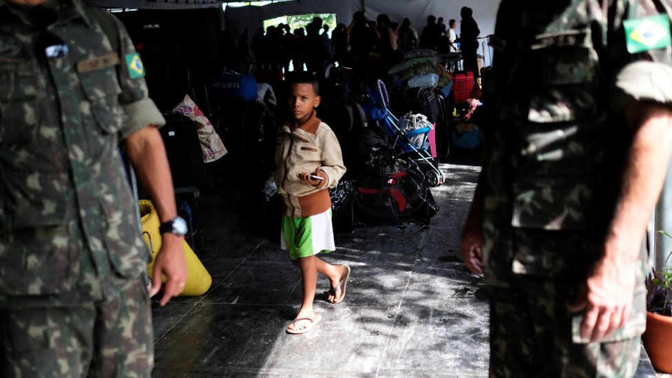 Tensión en Pacaraima, la ciudad de Brasil donde atacaron a migrantes venezolanos