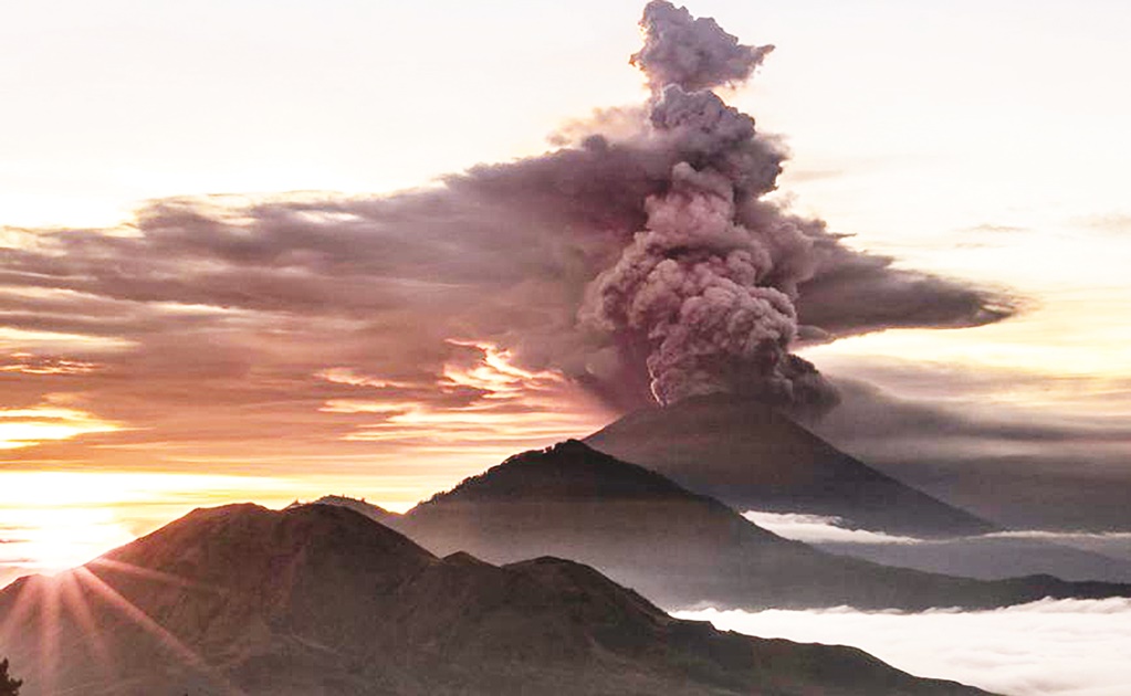 Popocatépetl registra explosión volcánica de 1.5 kilómetros